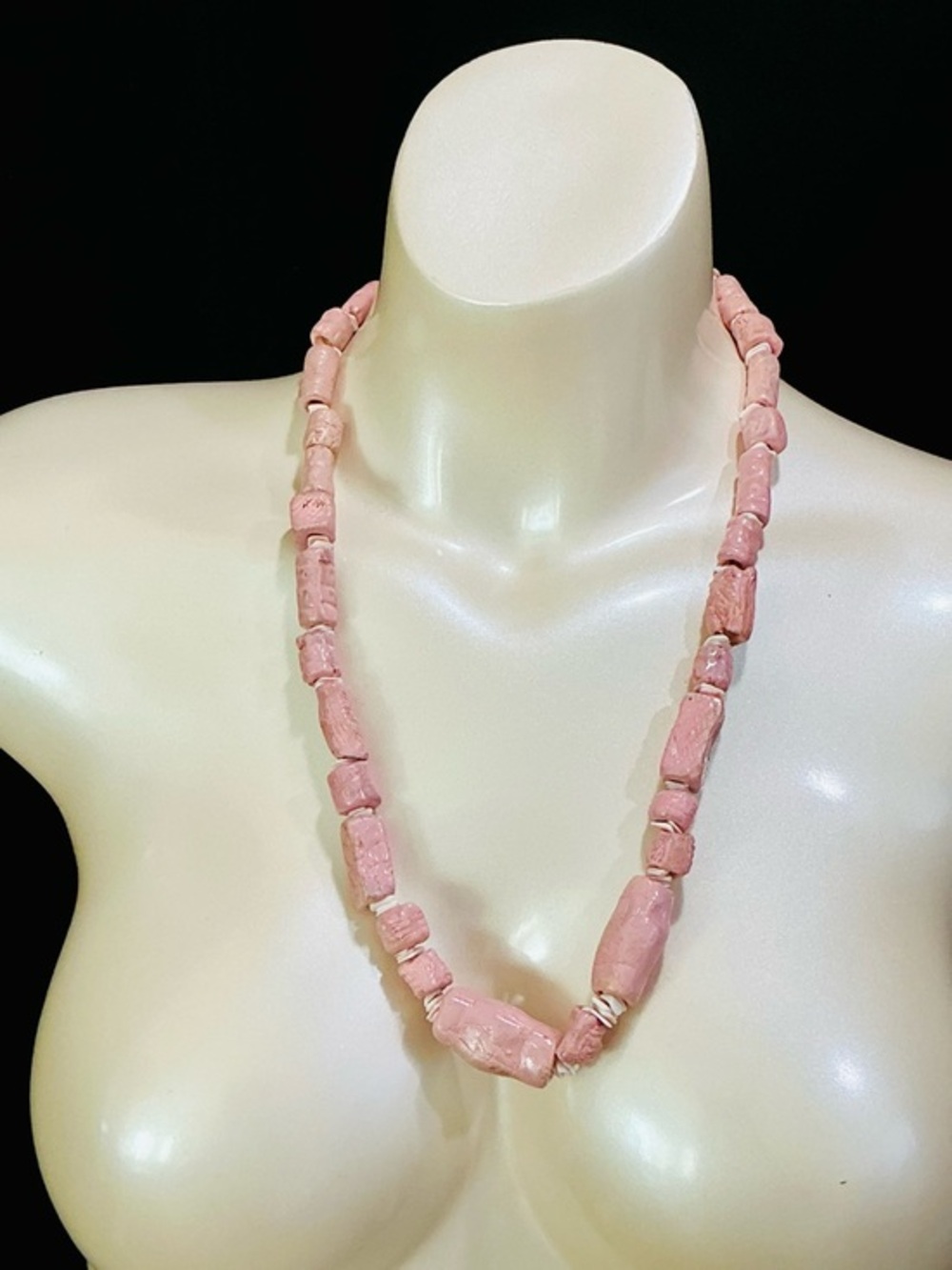 VTG Handcrafted Bubble Gum Pink Etched Ceram Stone Bead Necklace with Sea Shells